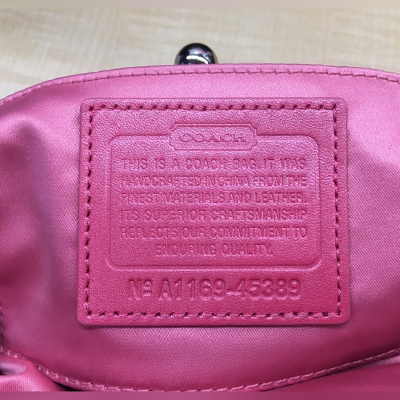 Coach pink sequin wristlet/evening bag - Picture 5 of 9